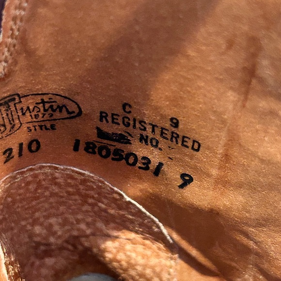 Justin Boots Cowboy Boots Tan Brown size 9 1/2 width D style 210 EUC - Picture 3 of 13